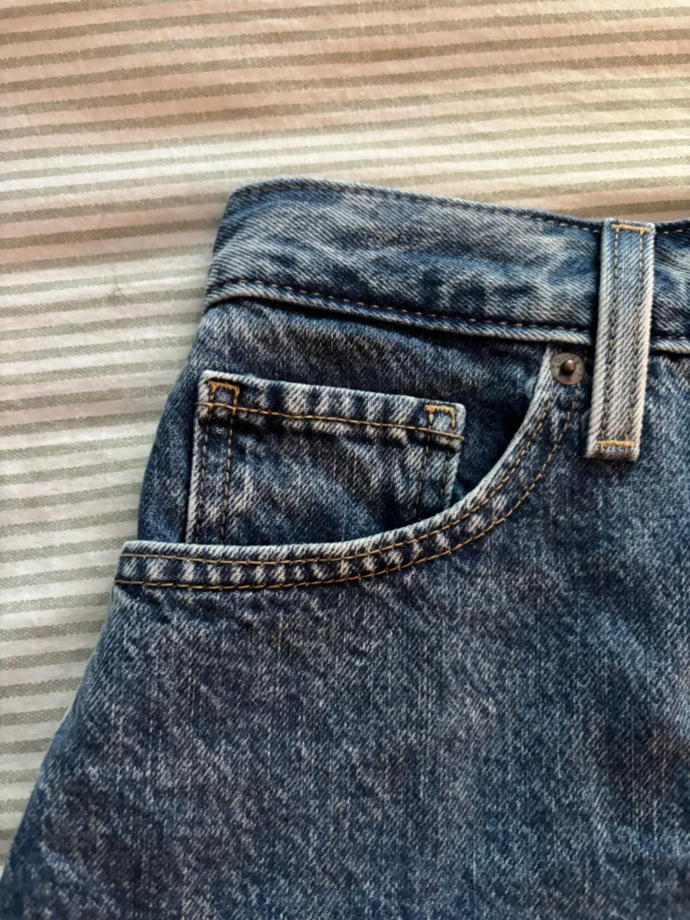 Levi’s 28 Classic High-Waist Blue Denim Women’s Jeans Shorts